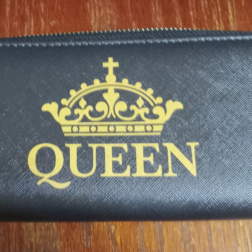 Queen Black and Gold Wallet